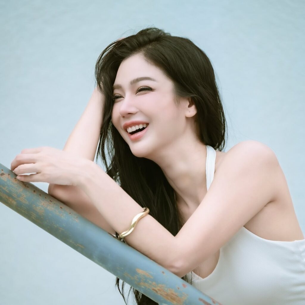 ก้อย กชกร แข็งขัน